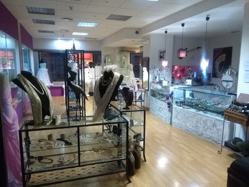 Helenka Joyas | Diseño y Creación de Joyas, Tocados y Complementos.