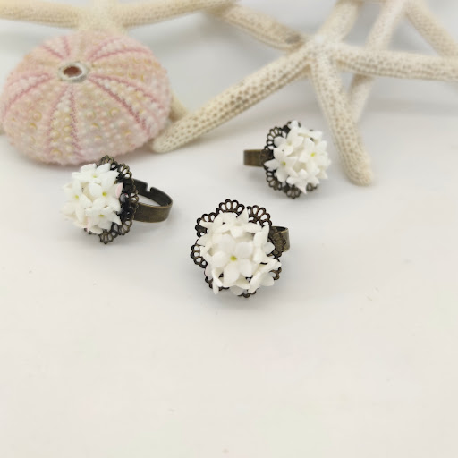 Artesania Lola, biznagas, adorno, complementos y novias(joyería de biznaga artesanal)